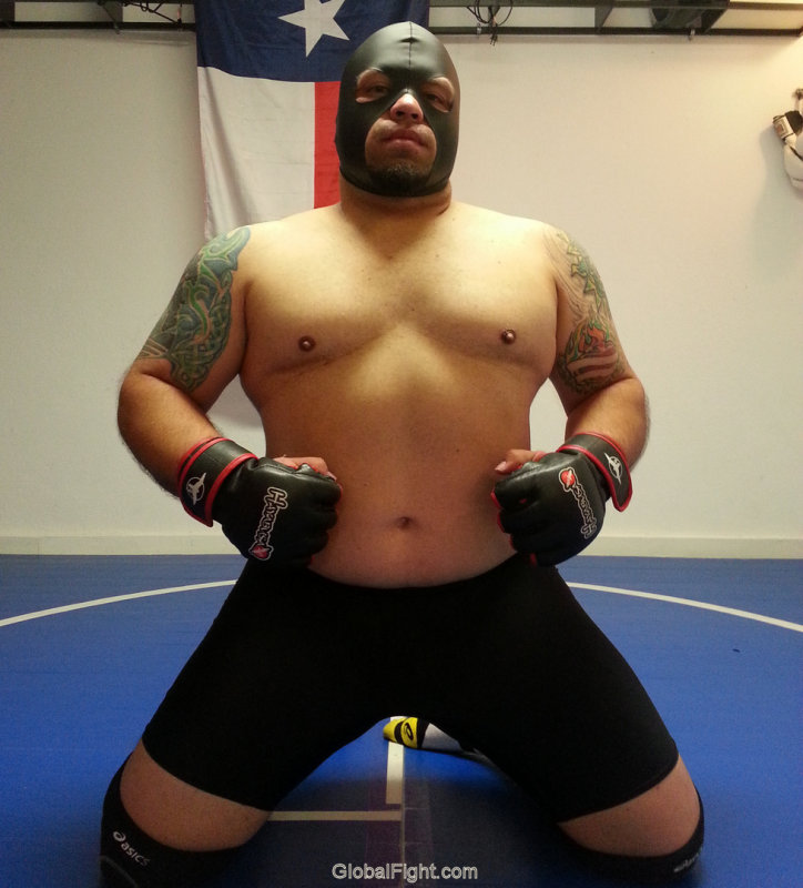 bulky males pro wrestlers.jpg