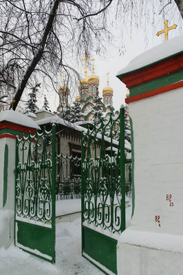 Gate to Church of St. Nicholas in Khamovniki 