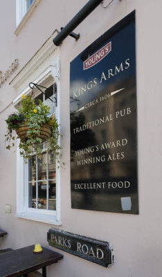 Kings Arms, a busy Oxford Pub