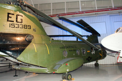 Boeing Vertol CH-46.jpg