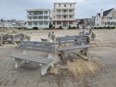 benches clustered by he waves
