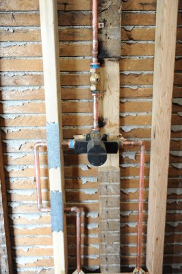 thermostatic valve and supply stuff you never see behind the wall and tile 022.jpg