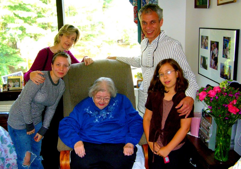 pbase Family shot on labor day 2006.jpg
