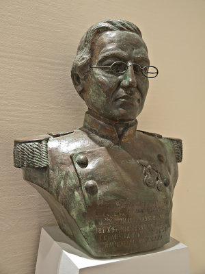 Bronze bust of General Zaragoza