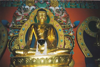 Golden_Buddha_Bylakuppe.JPG