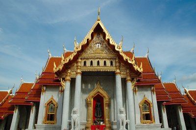 Wat Benchamabophit (The Marble Temple)