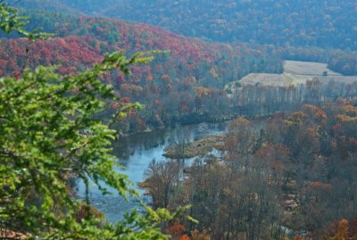 Greenbrier River Curving thru Colorful Valley Below tb1012kax.jpg