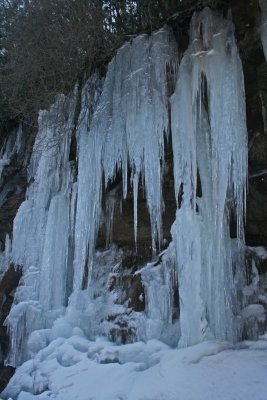 Wicked Ice Wall on Winter River Hillside v tb0213ker.jpg