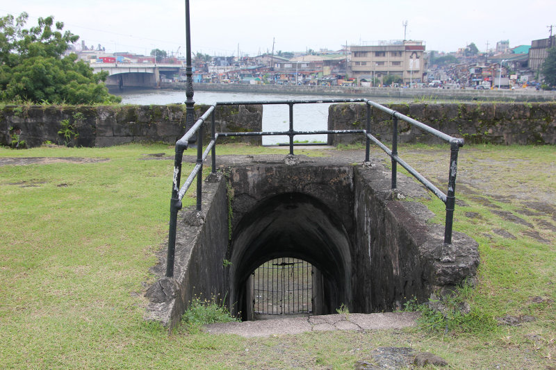 Passageway from la Baluarte de Santiago to the Pasig River.