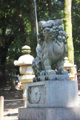 An impressive lion statue in Nara Park. 