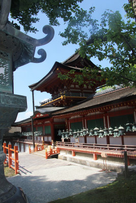 View of the middle gate and hall of the Kasuga Grand Shrine.