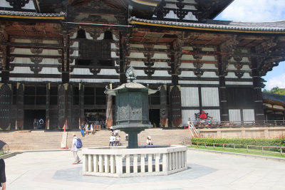 Todaiji's main hall, the Daibutsuden (Big Buddha Hall) is the world's largest wooden building.
