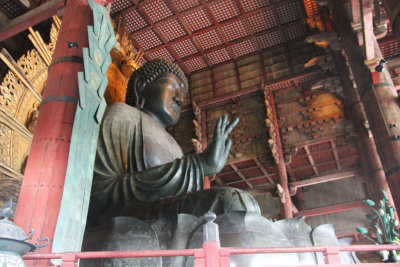 Side view of the Daibutsu.