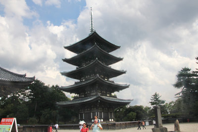 It is the second highest pogoda in Japan, and it is one of the great Metropolitan Monasteries during the Nara Period. 