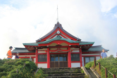 Ahead, was the Mt. Komagatake shrine.