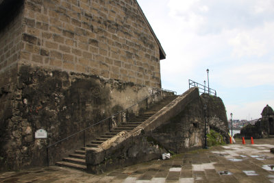 Side view with steps of la Baluarte de Santiago.