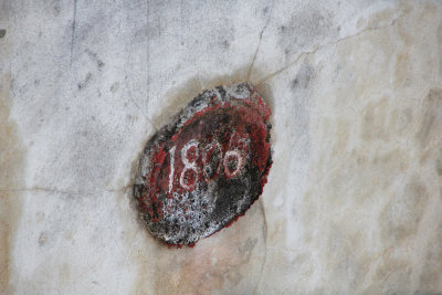 The date over the passageway reads 1806.
