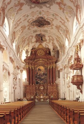 The High Altar was designed in red marble stucco in 1681, and the sacristy was decorated with stucco-work from 1675 and 1748.