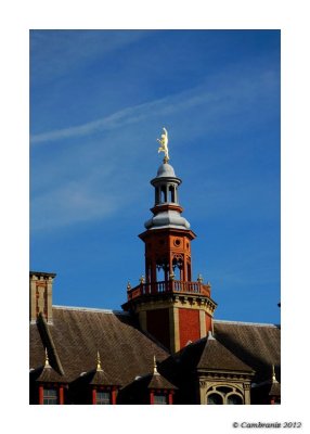 Le campanile de la vieille bourse.