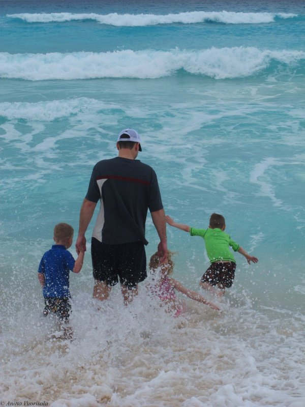 Enjoying the Surf, Cancun