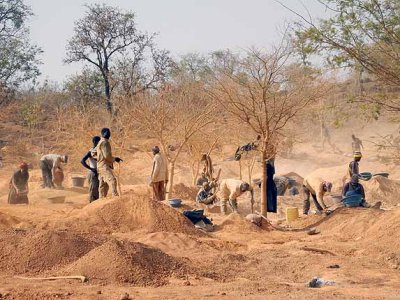 Gold mining between Gaoua ond P, Centre-Sud Region, Burkina Faso