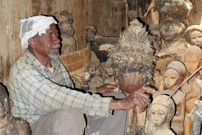 Healer and soothsayer Sib Tadjalté  (Lobi tribe) in Kerkera, Burkina Faso.