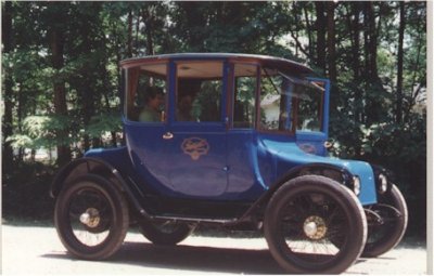 1918 Detroit Electric Vehicle.