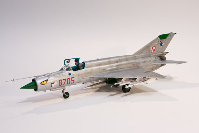 MiG-21 Bis 8705 Red