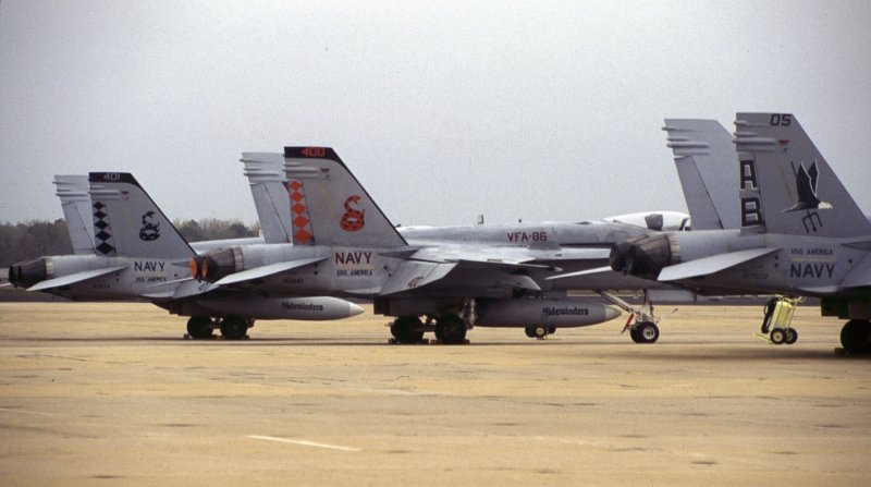 OCN95 FA18C VFA86 AB400.jpg