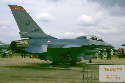 FFD 1987 F16B RNEAF J-211.jpg