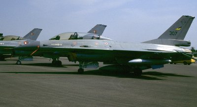 FFD 1989 F16B RNOAF 307.jpg