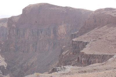 Tebing di kawah Al- Wahbah