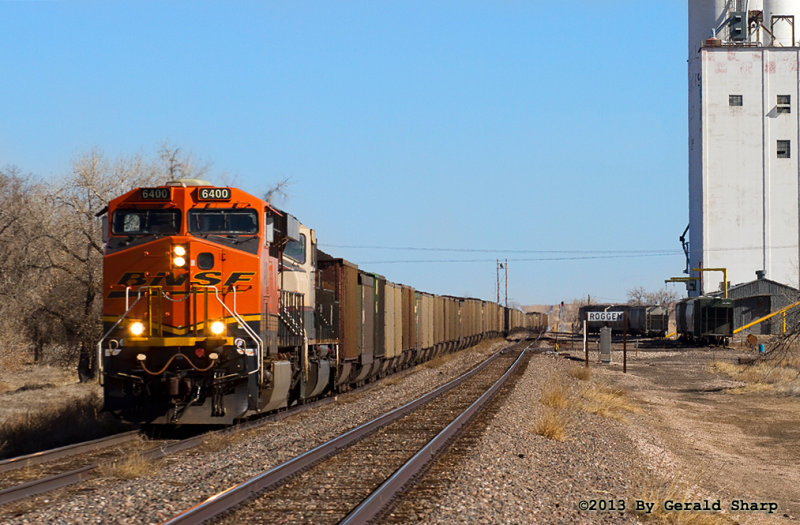 bnsf6400_west_at_roggen.jpg