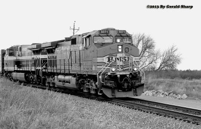 BNSF 5071 At Longs Peak, CO - B&W