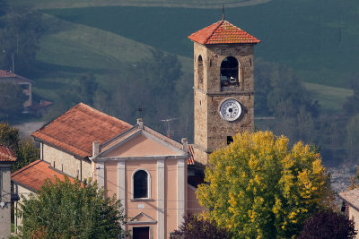 Il campanile  con la chiesa