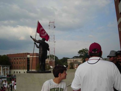 statue