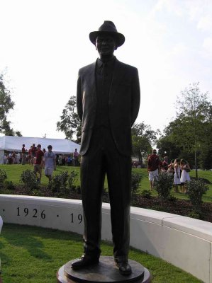 statue1