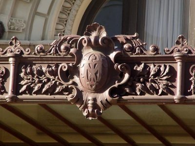 Detalhe - insigna do Theatro