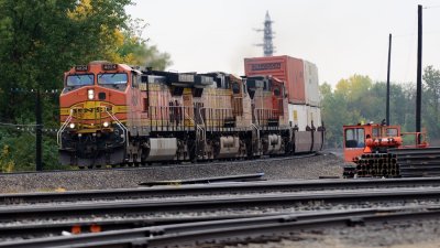 BNSF 4824 Eastbound @ Rail Mill