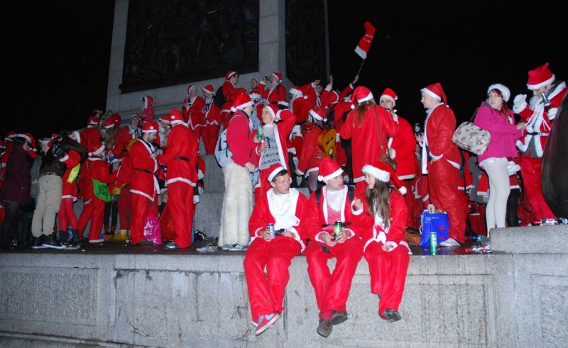 1212-santa-flashmob-090a.jpg