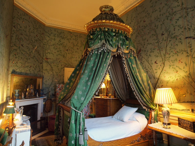 GUEST BEDROOM AT CHATSWORTH HOUSE