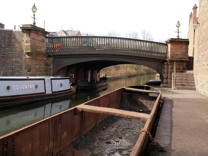 CANAL AT DUDLEY WEST MIDLANDS