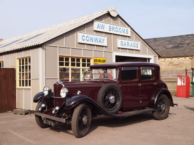 AUTHENTIC RECONSTRUCTION OF THE 1930s GARAGE AND 1930s SUNBEAM CAR