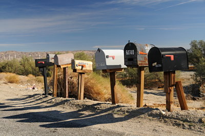 28 SkyValley CA, mail boxes