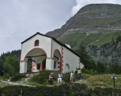 ON TRAIL NEARING ZERMATT