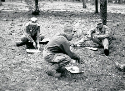 Sgts eating lunch in the field.