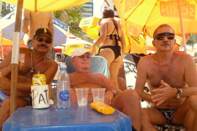 Na Praia da  Boa Viagem: Humberto, Herbert, Ivan   P1060603.JPG