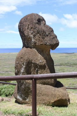 A kneeling moai