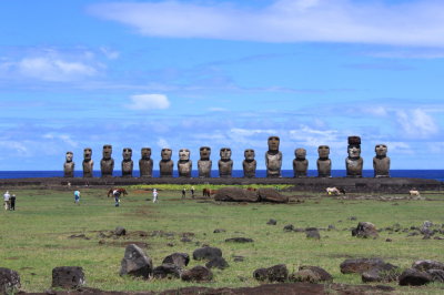 15 moai, backs to the ocean