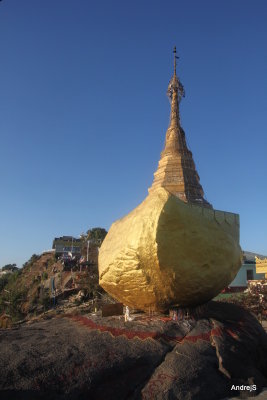 Kyaiktiyo Pagoda - Golden Rock